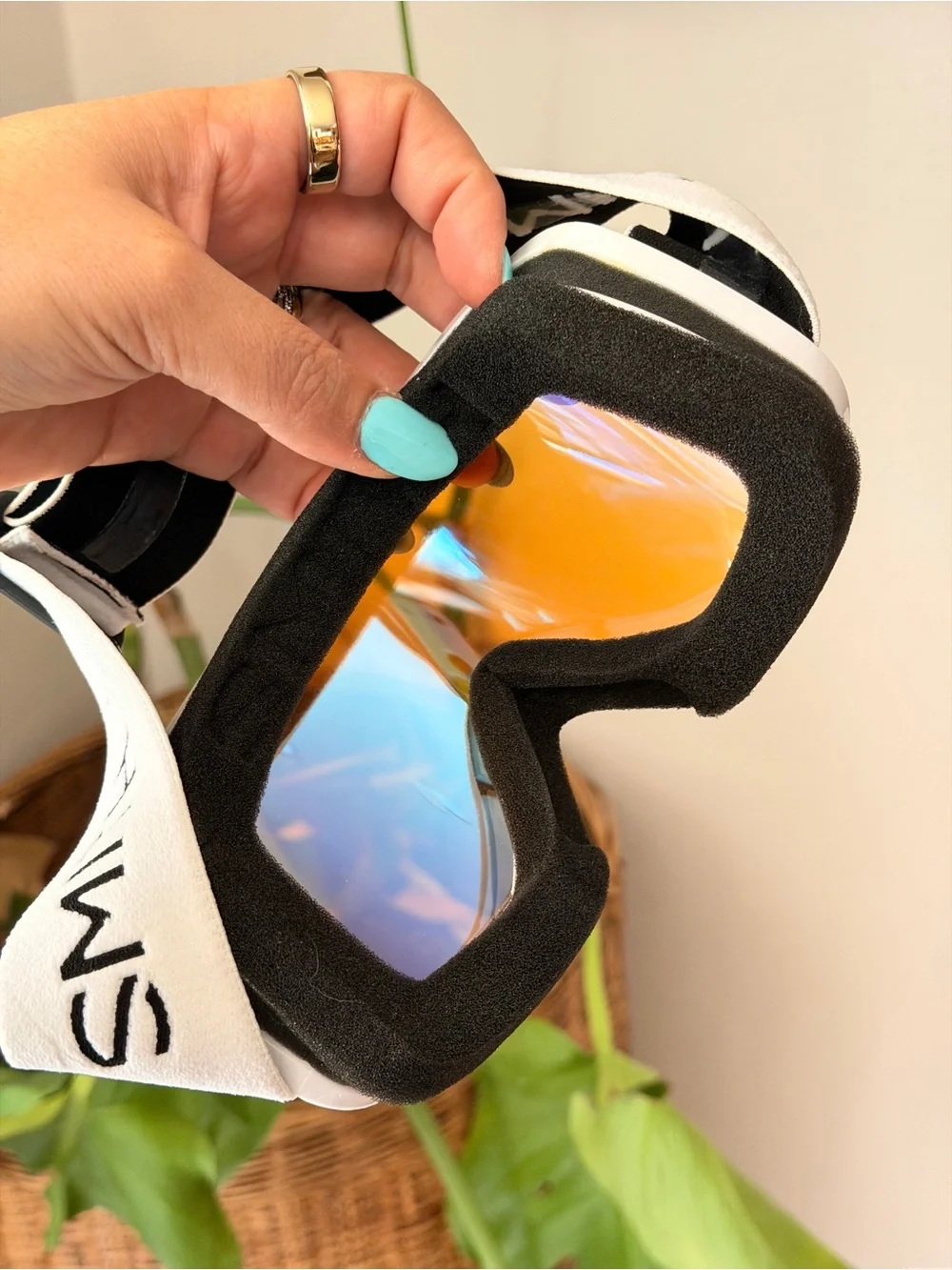 Smith Ski Snowboard Goggles White Mirrored Lens + Storage Bag